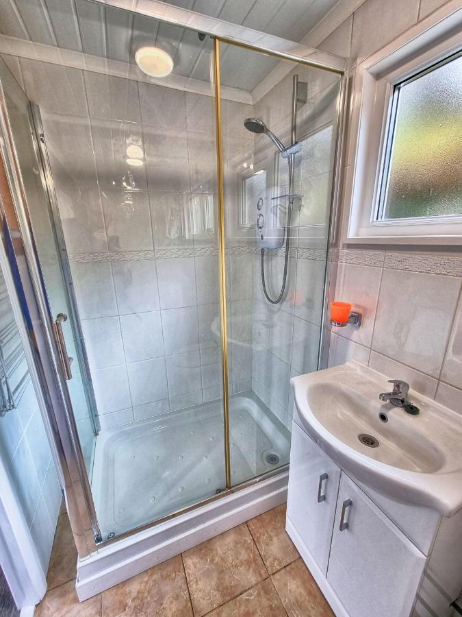 Caswell Beach Chalet 70 Located In Gower Peninsula Swansea Exteriér fotografie
