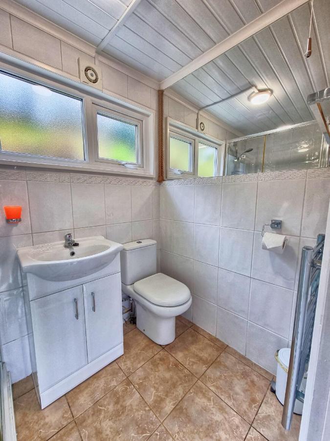 Caswell Beach Chalet 70 Located In Gower Peninsula Swansea Exteriér fotografie